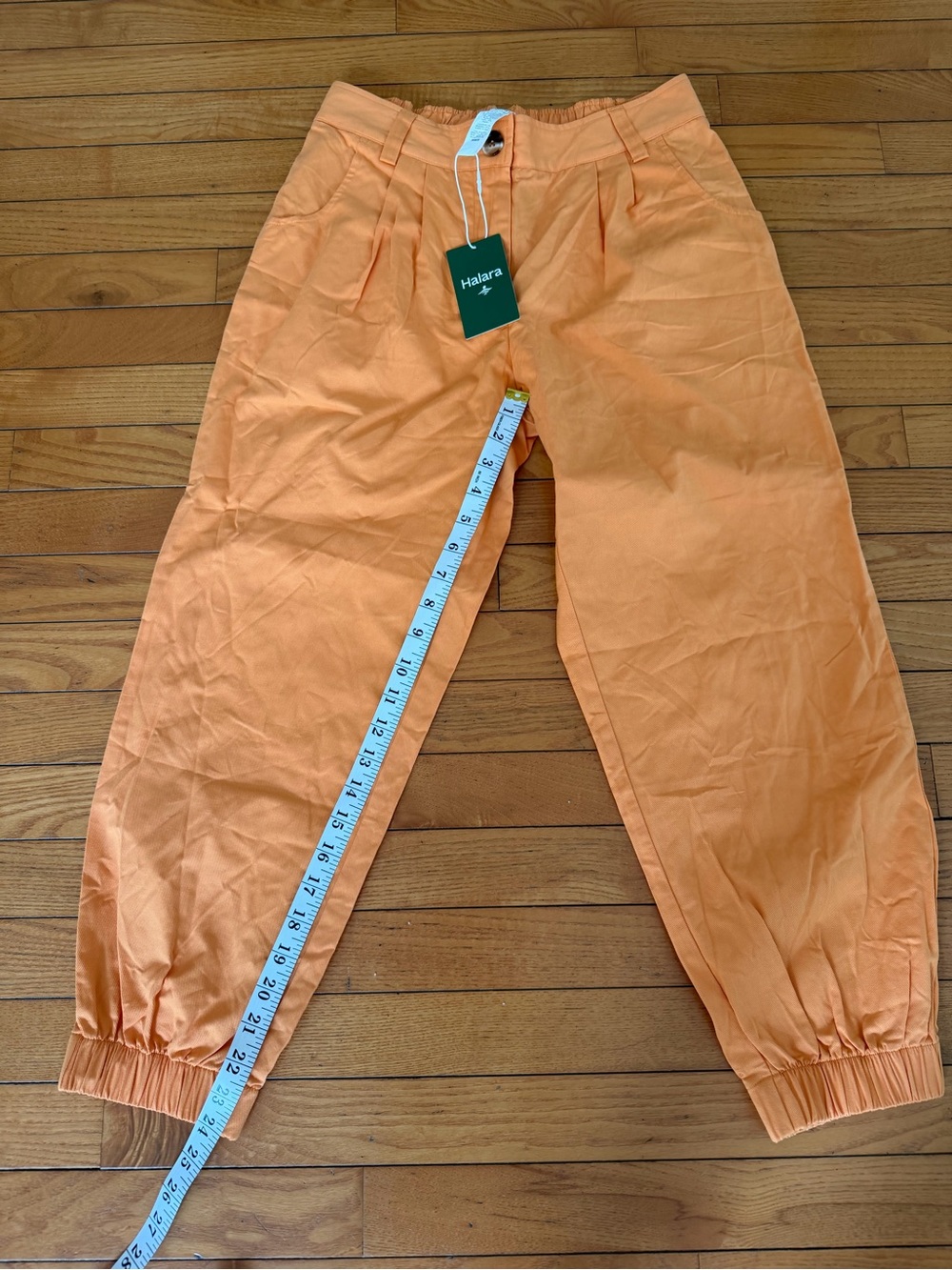 HALARA Peach-Orange Cropped Pleated Joggers small NWT